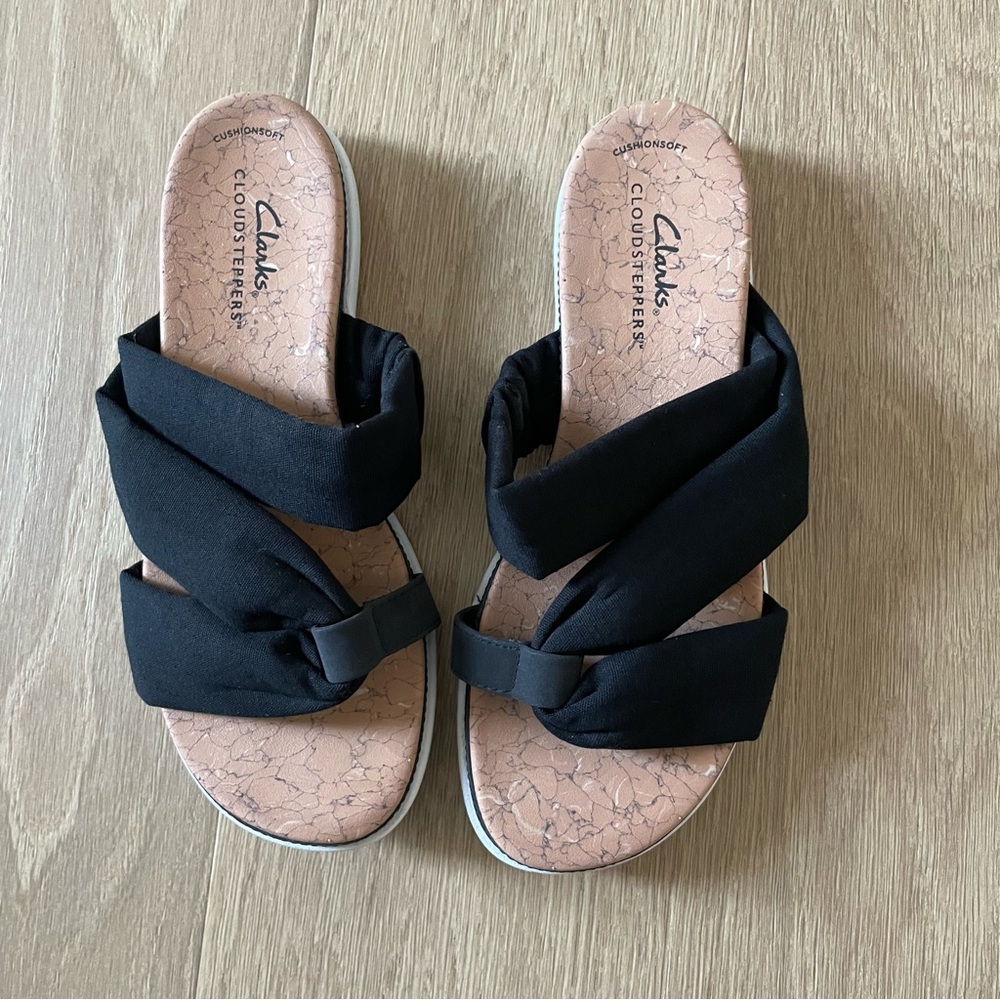 Clarks Cloud steppers Women's Black Sandals size 7 cushion soft slip on comfort
